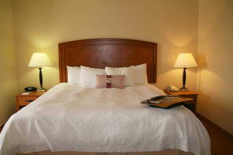 Hampton Inn Champaign/Urbana Room photo